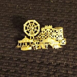 AJC Vintage gold tone amusement park brooch with moving Ferris wheel